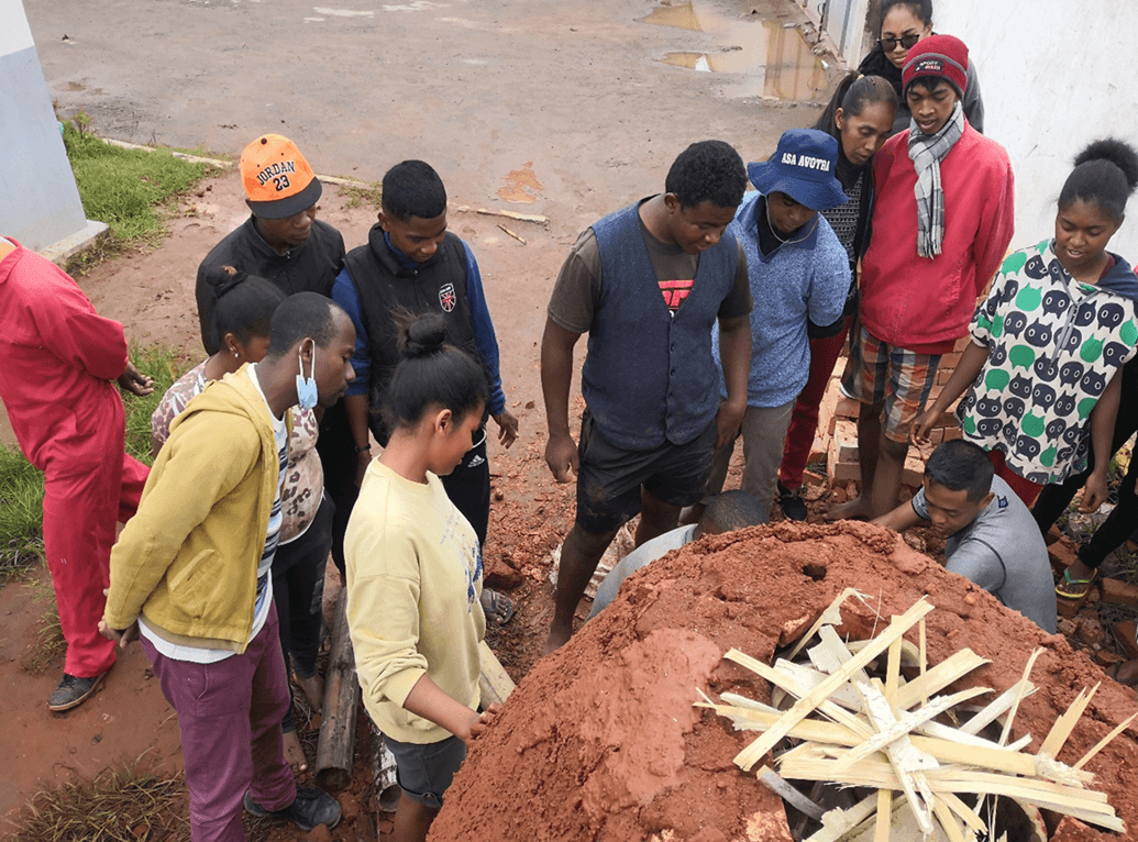 Training, service delivery & advisory support: the bamboo trades. — vue 1