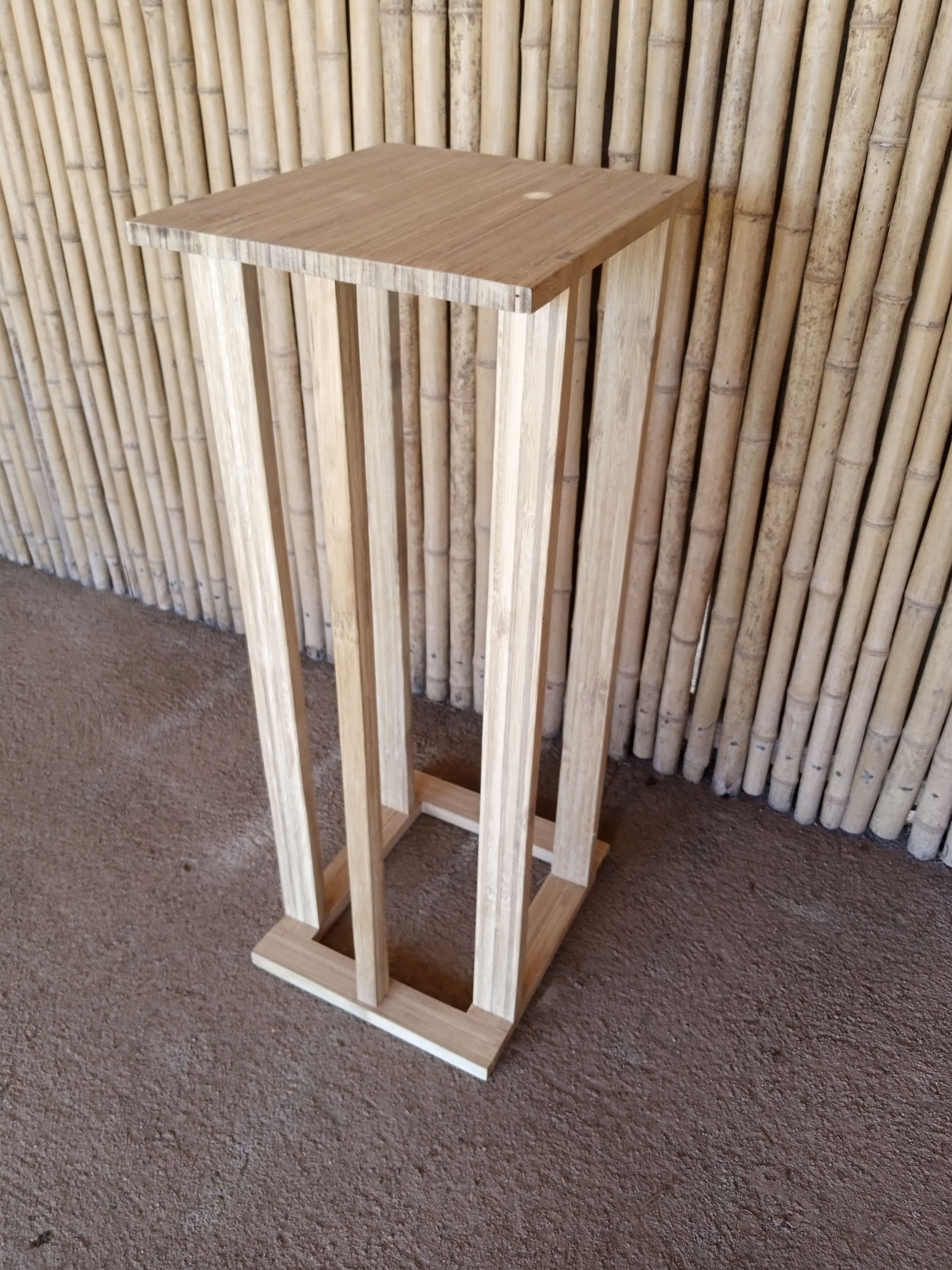 Mini-table en bambou